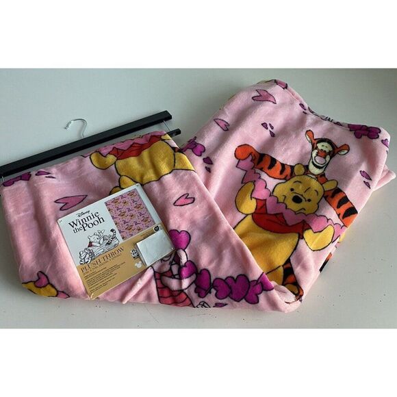 Disney Winnie The Pooh Tigger Piglet Valentines Blanket Soft Throw 50 X 70” NEW - Picture 1 of 16